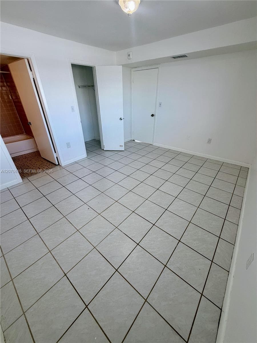 2001 Bay Dr # 404, Miami Beach, FL 33141
