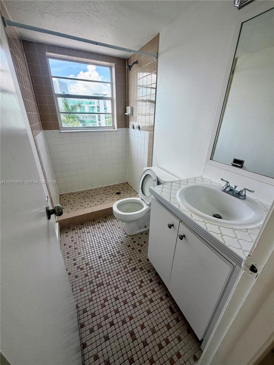 2001 Bay Dr # 404, Miami Beach, FL 33141 photo 4