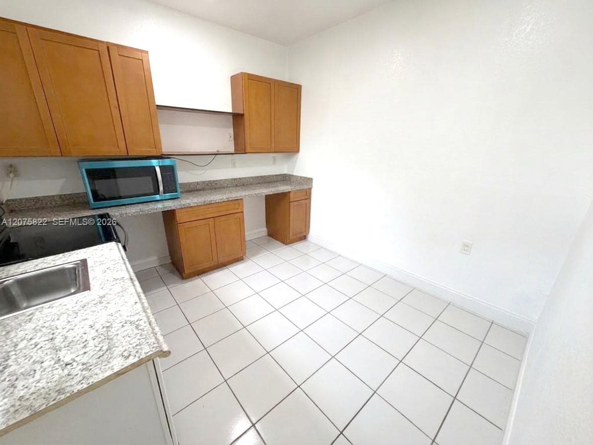 601 NE 180th St # B, Miami, FL 33162 photo 2