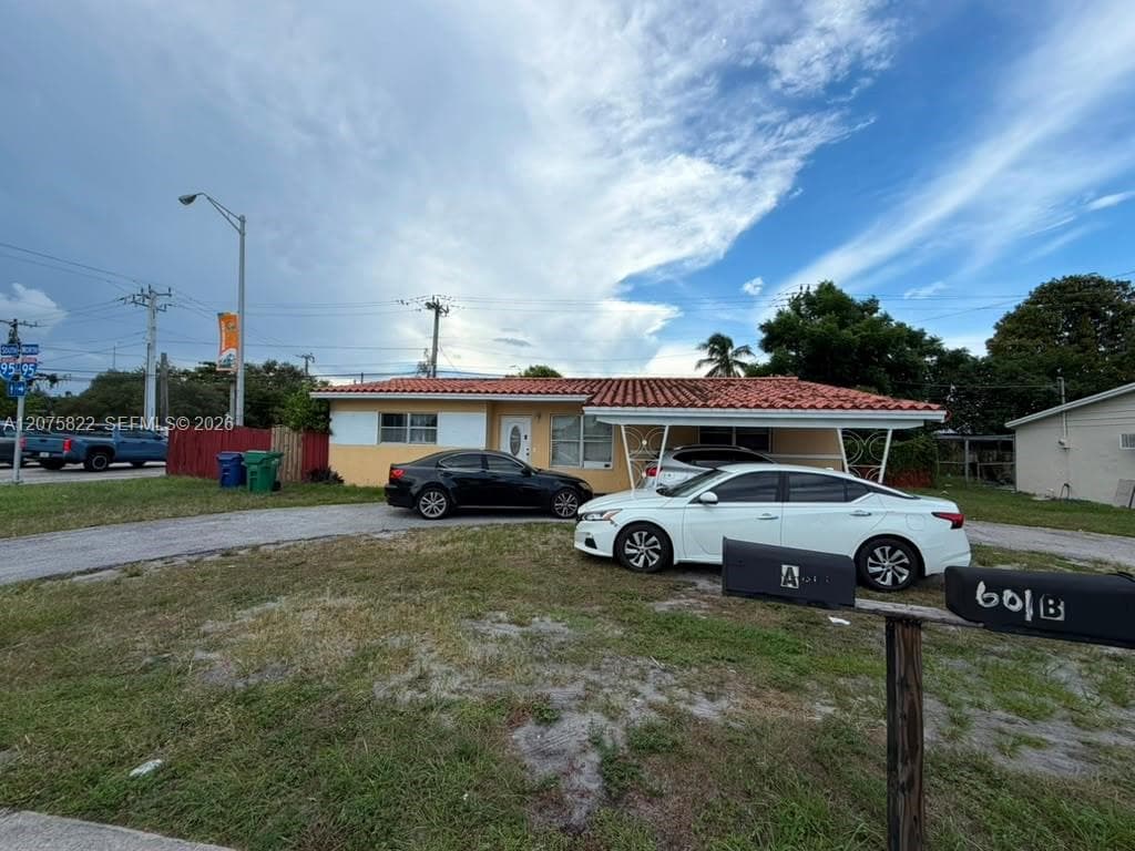 601 NE 180th St # B, Miami, FL 33162 photo 4