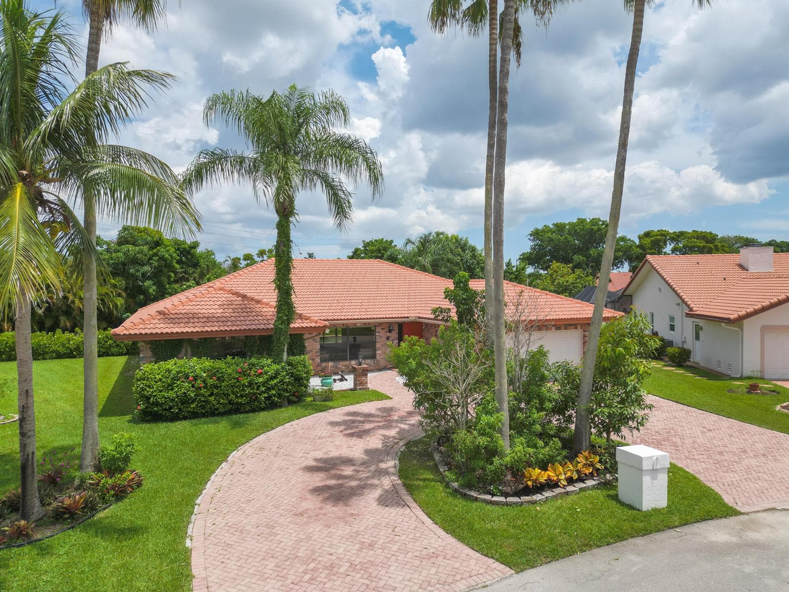 8501 NW 80 Street, Tamarac, FL 33321 photo 2