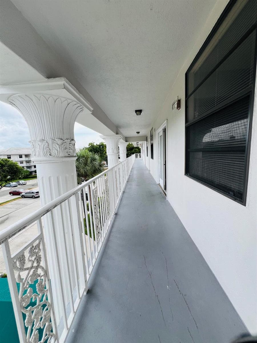 3635 Whitehall Drive # 404, West Palm Beach, FL 33401 photo 4