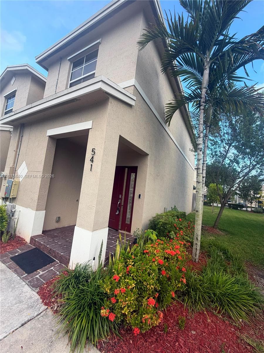 541 NE 5Th Ter N 5 Th Ter, Florida City, FL 33034 photo 4