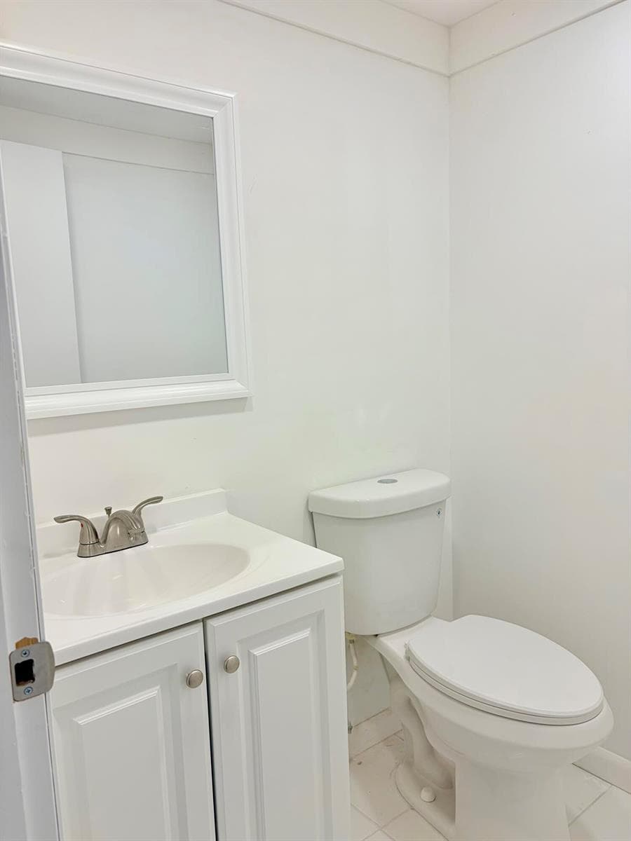 251 Flanders F, Delray Beach, FL 33484 photo 5