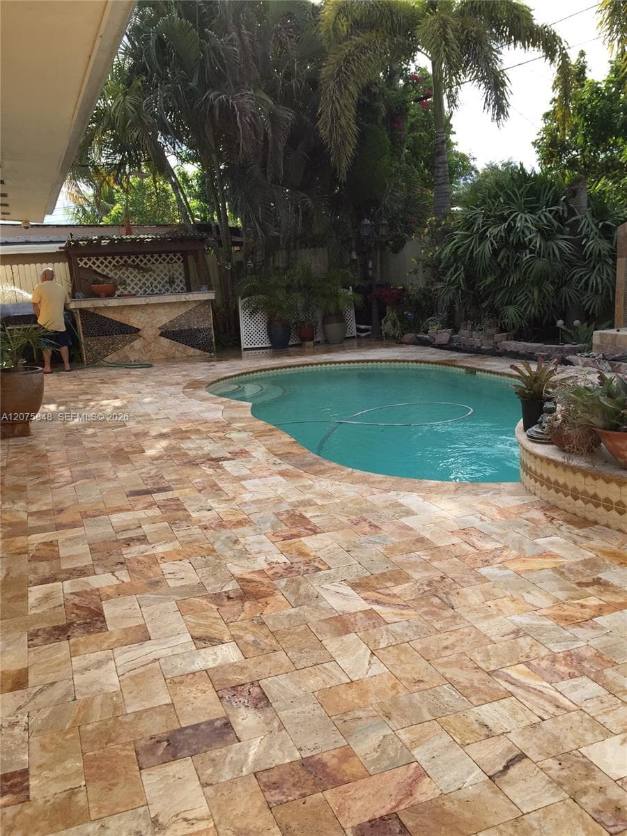 3889 NW 5th St, Miami, FL 33126 photo 3
