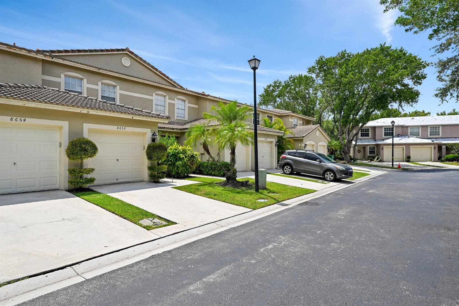 8658 S SOUTHGATE SHORES Circle, Tamarac, FL 33321