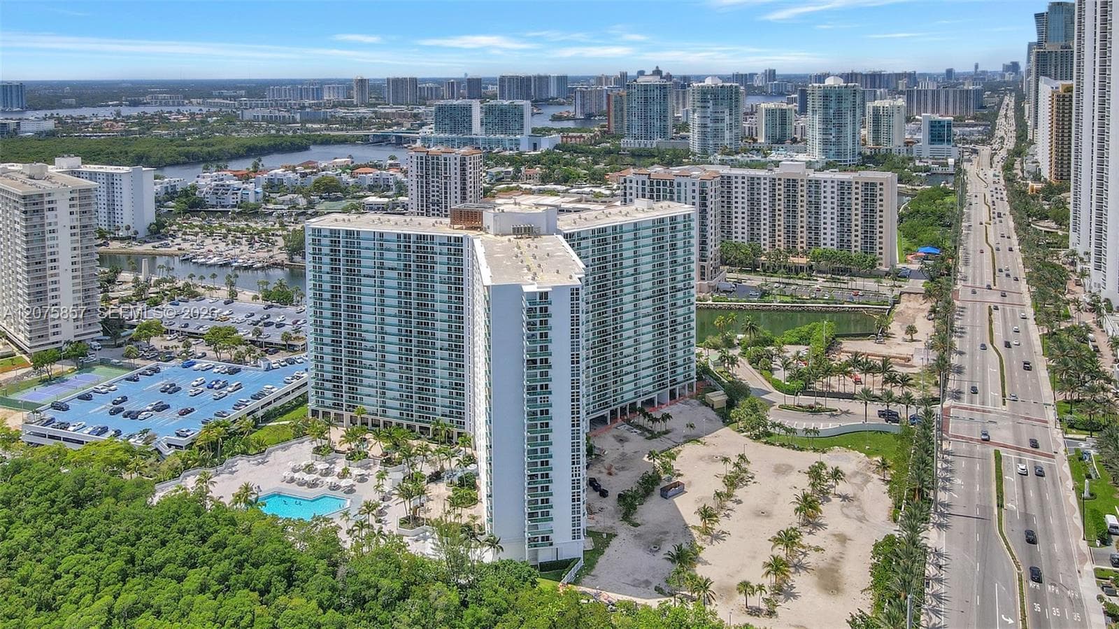 100 Bayview Dr # 502, Sunny Isles Beach, FL 33160 photo 2