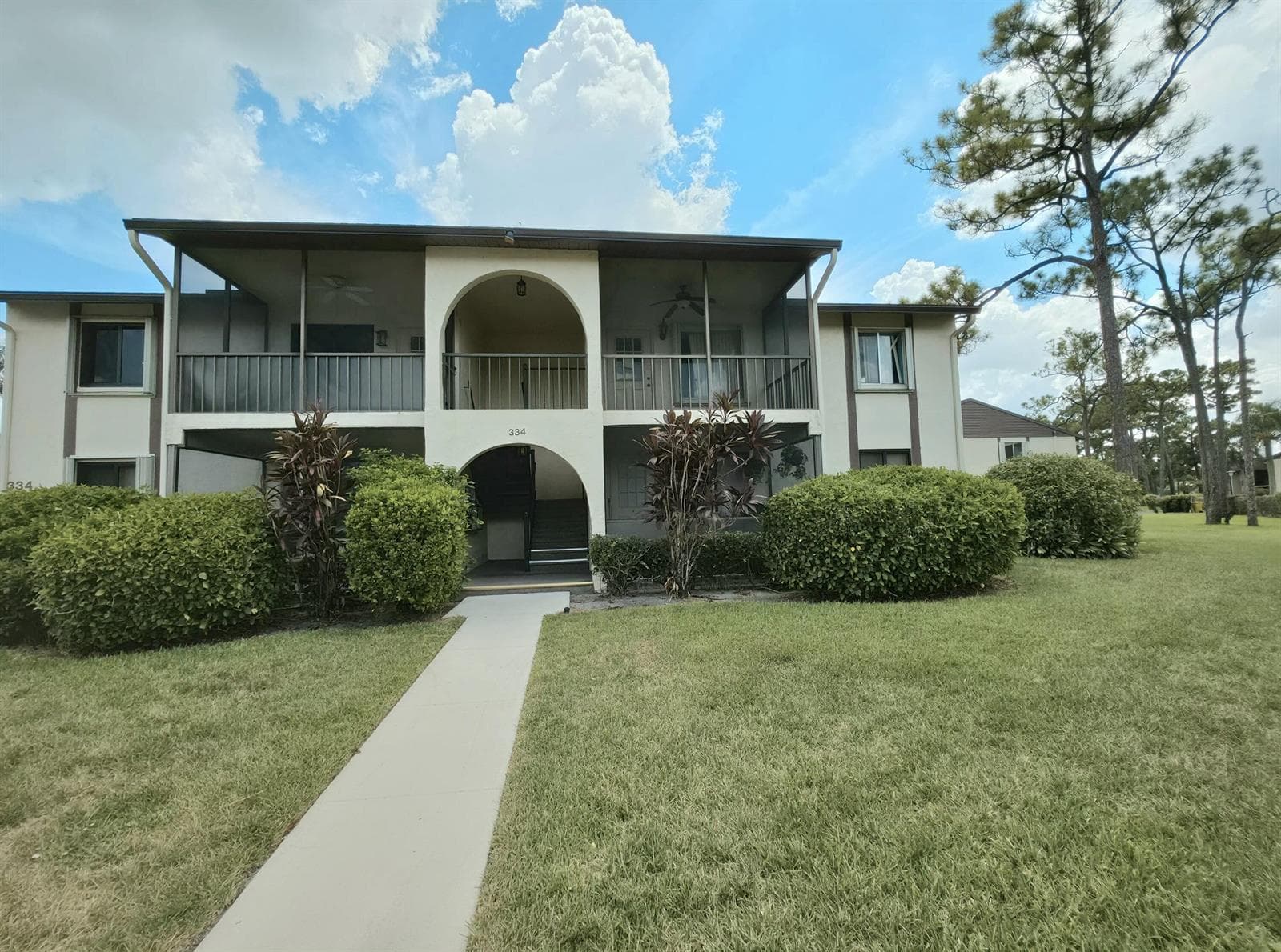 334 Knotty Pine Circle # D-2, FL 33463