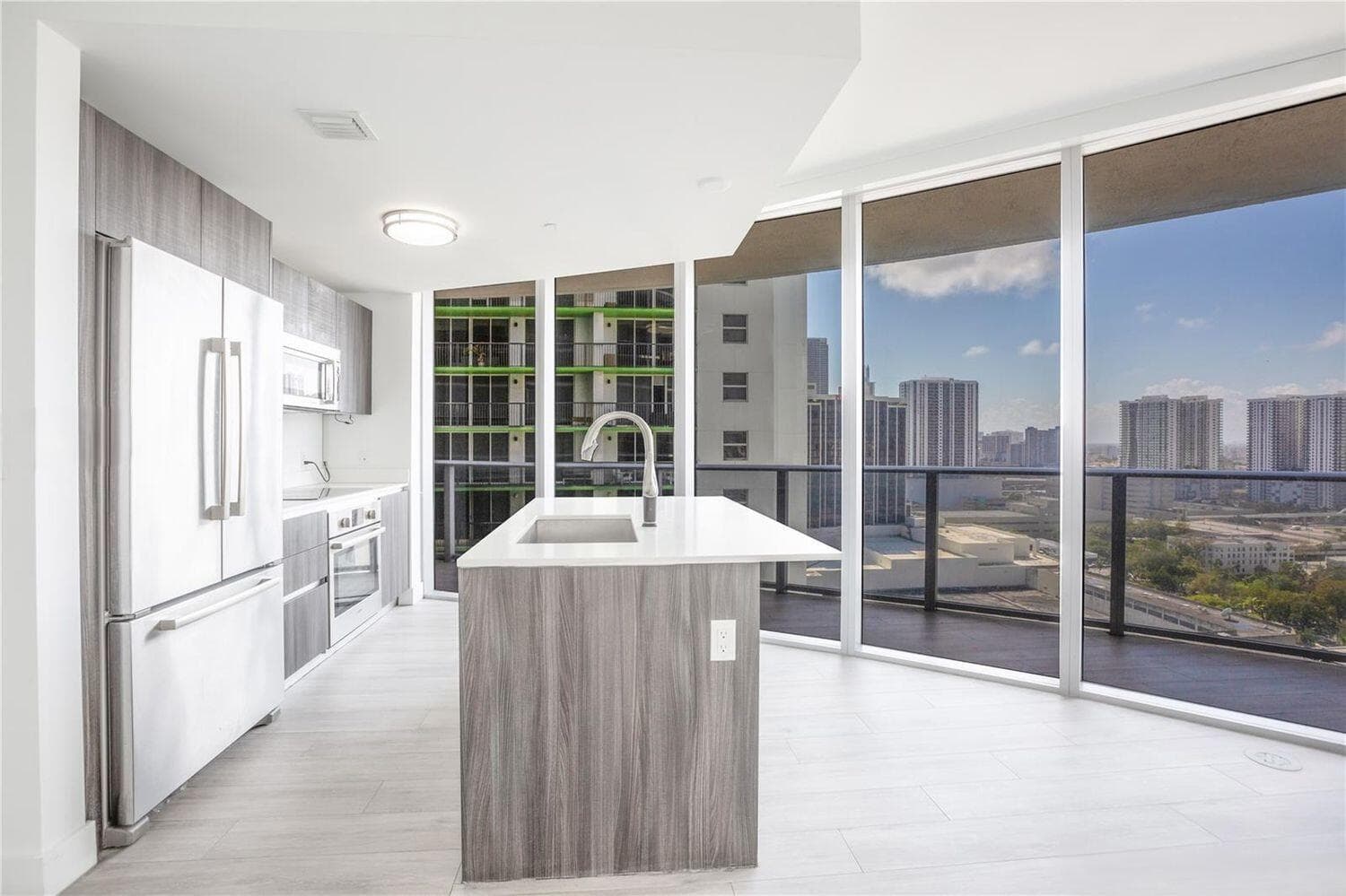 488 NE 18TH Street # 2200, Miami, FL 33132 photo 2