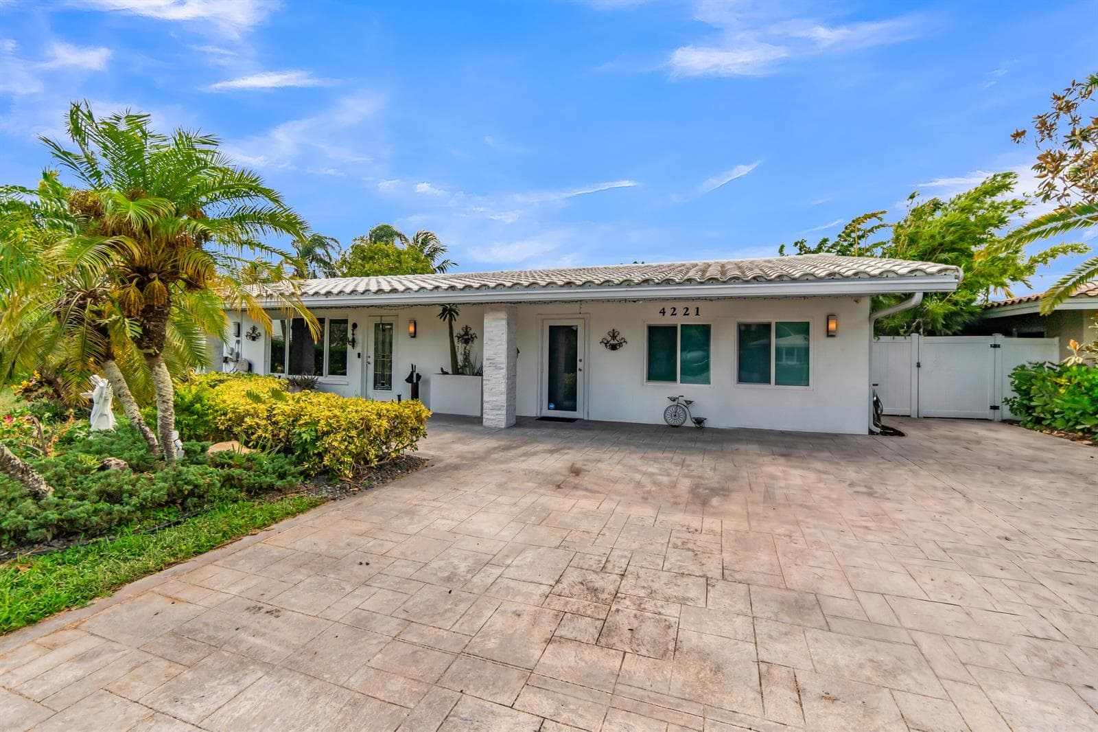 4221 NE 16th Avenue, Oakland Park, FL 33334 photo 2