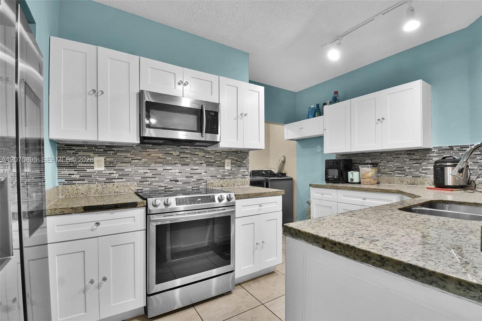 1419 Avon Ln # 216, North Lauderdale, FL 33068