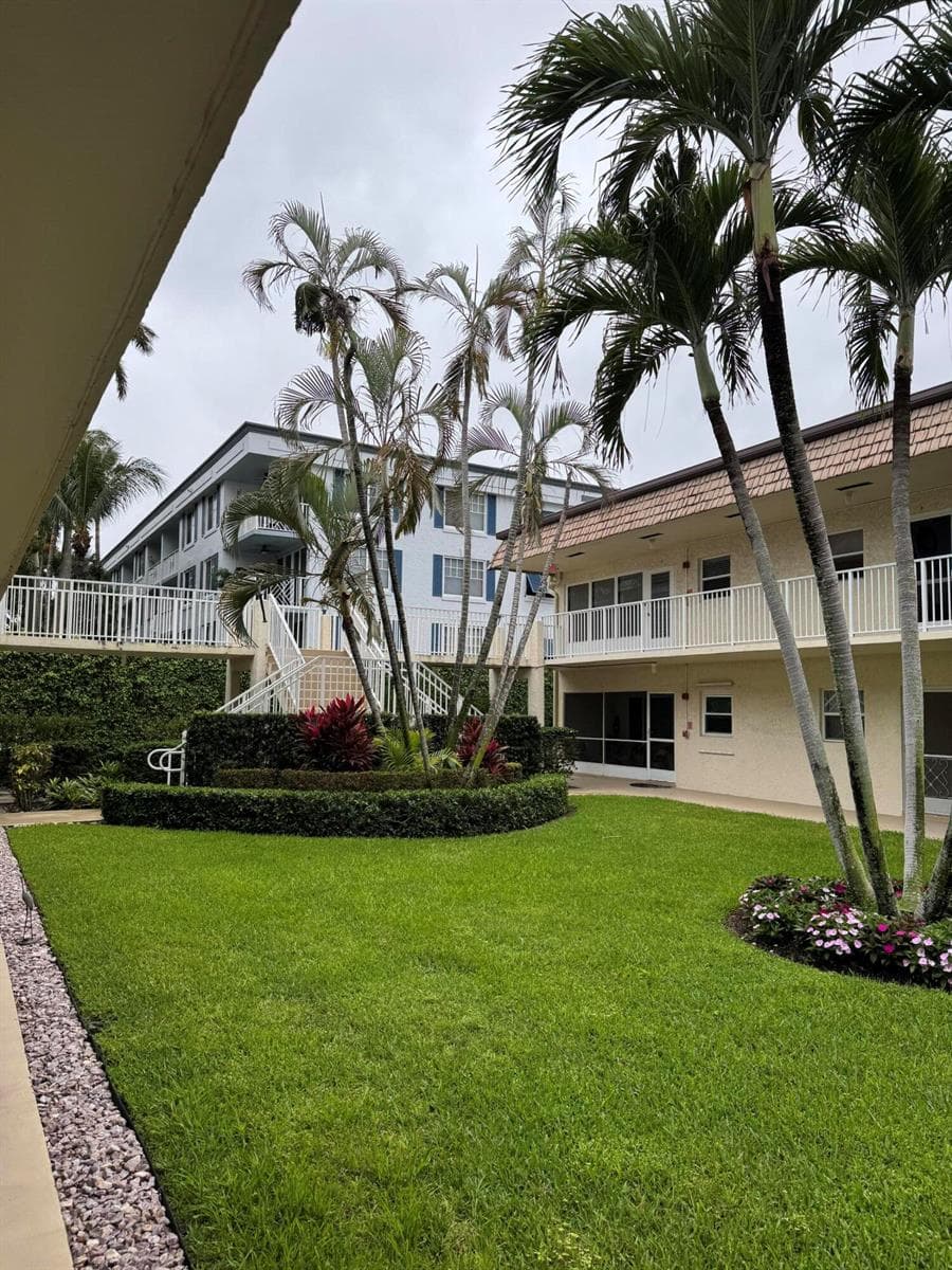 632 Snug Harbor Drive # D6, Boynton Beach, FL 33435