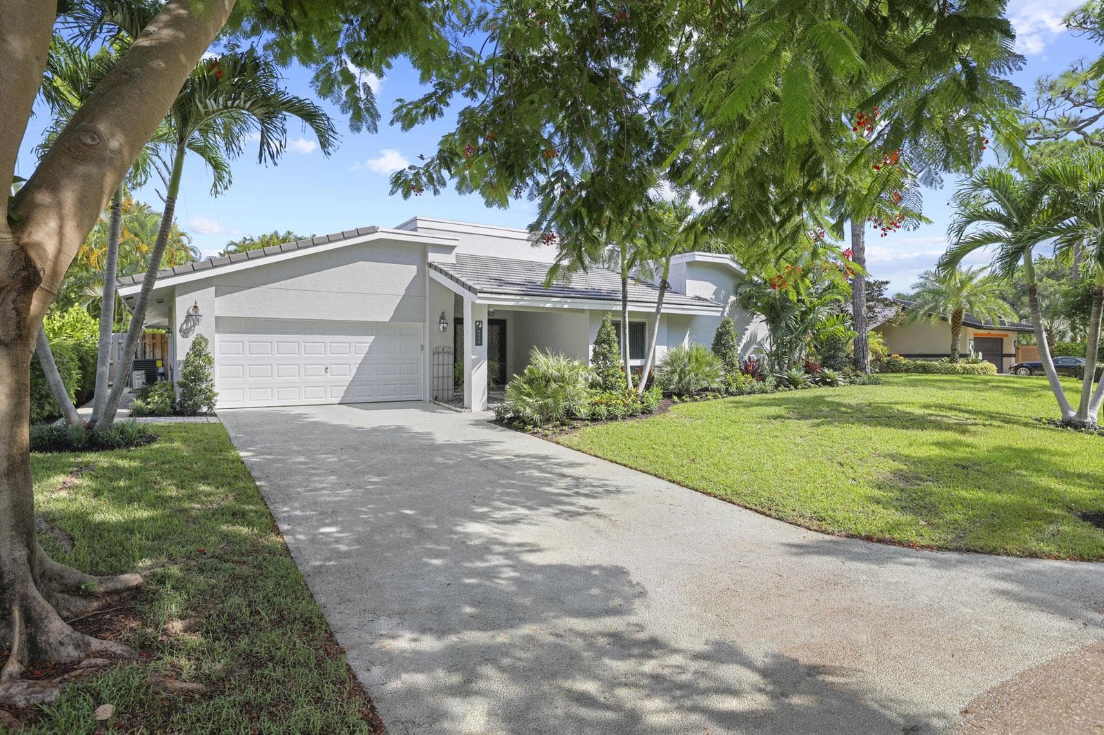 824 Foxpointe Circle, Delray Beach, FL 33445 photo 5