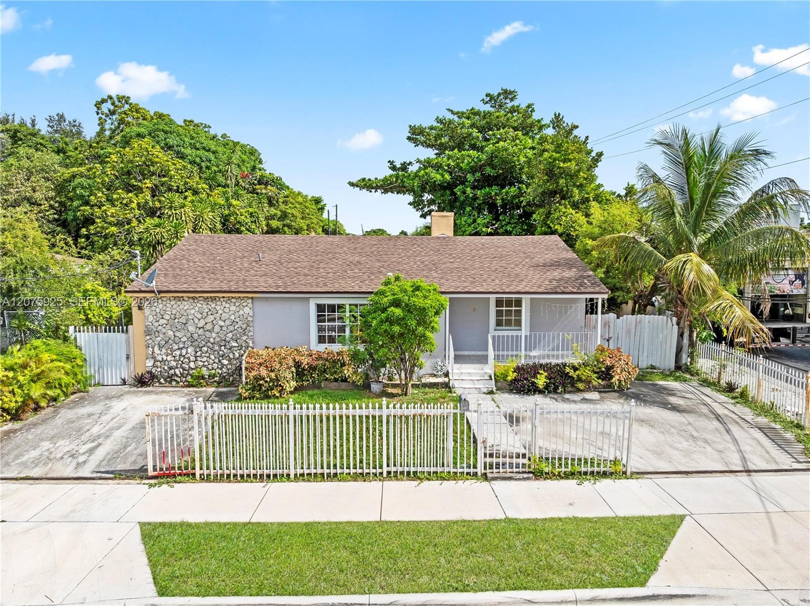 2723 NW 3rd St, Miami, FL 33125