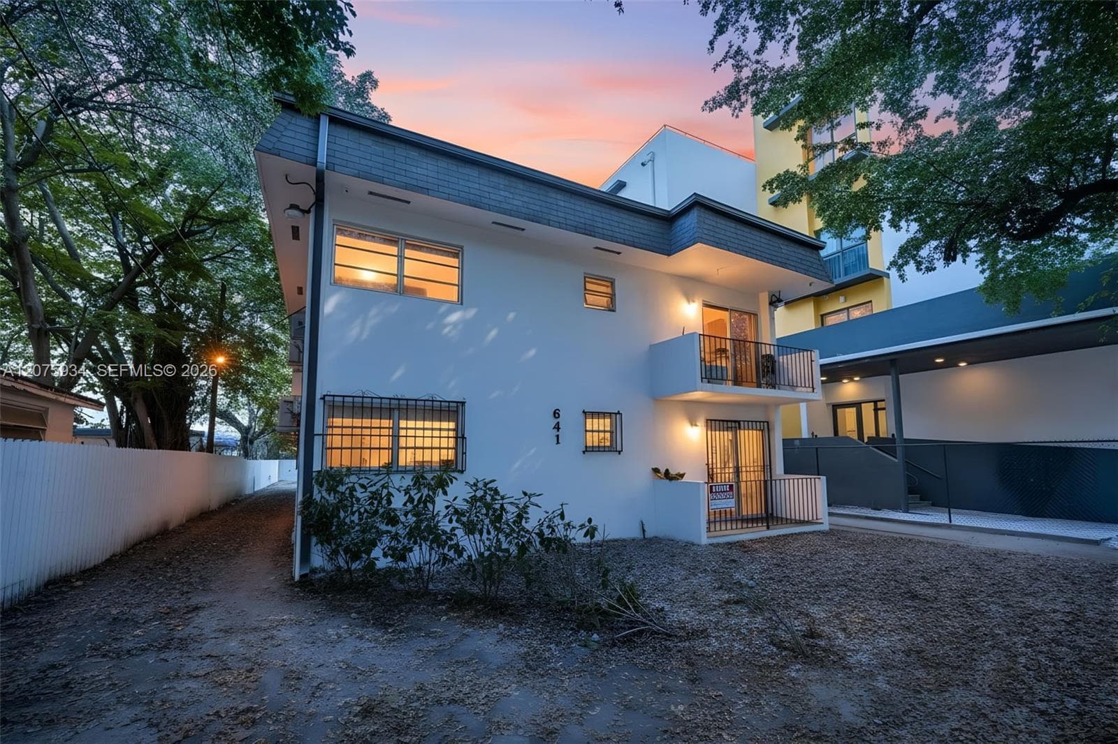 641 NW 2nd St, Miami, FL 33128 photo 2