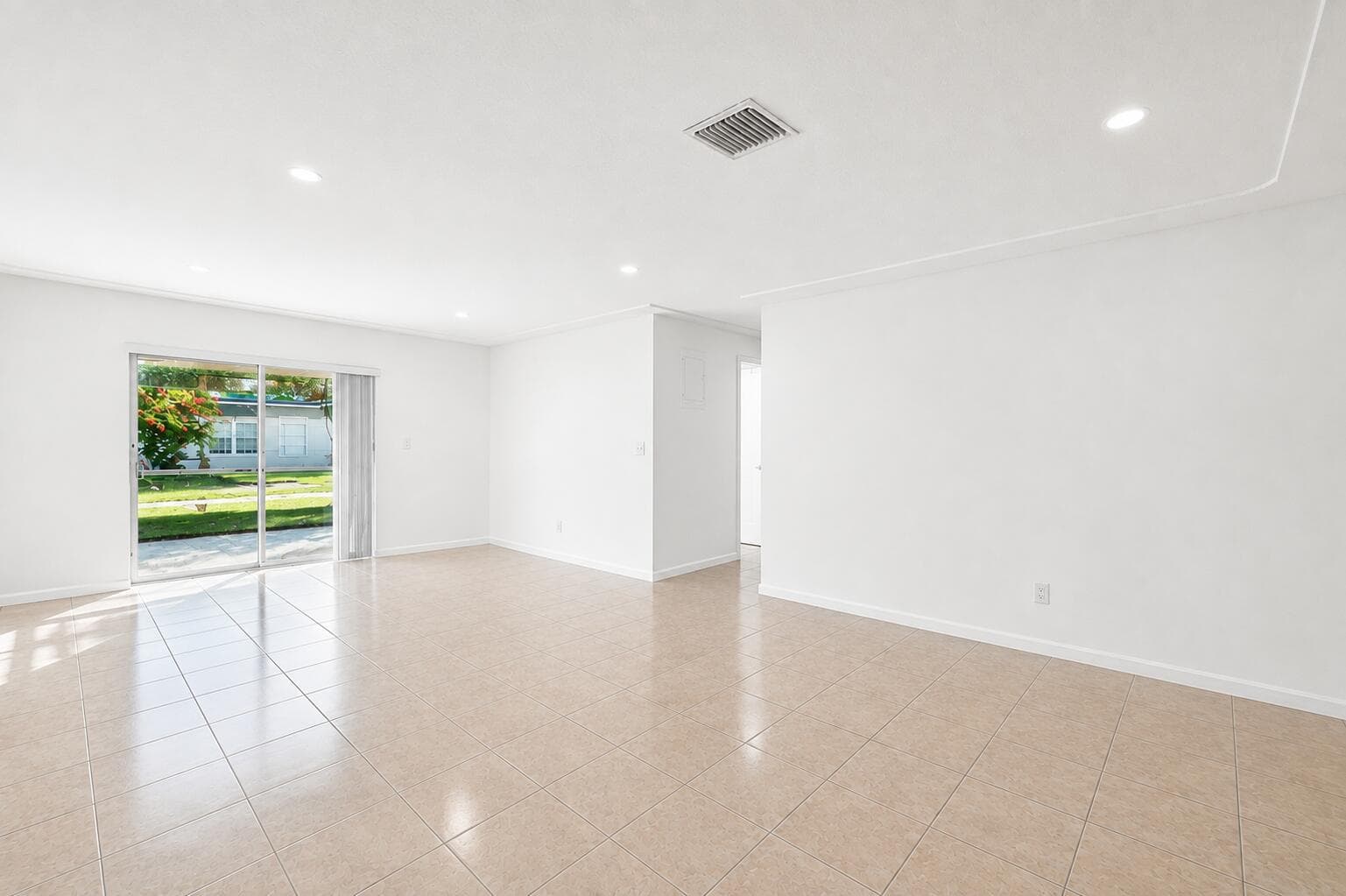 330 W 22ND Court, Riviera Beach, FL 33404 photo 2