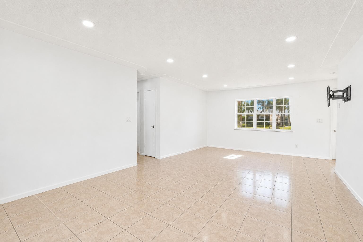 330 W 22ND Court, Riviera Beach, FL 33404 photo 4
