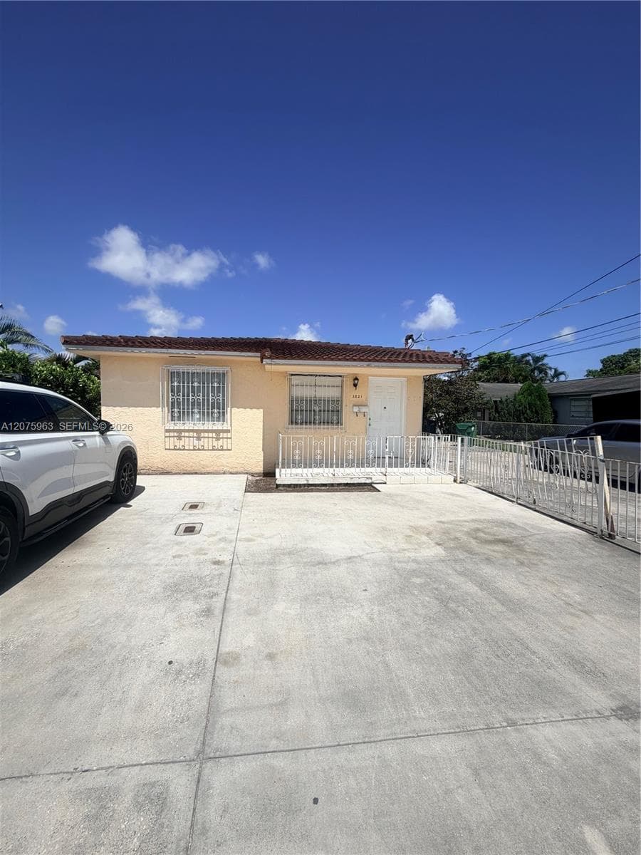 3821 SW 89th Ct # Front, Miami, FL 33165 photo 2