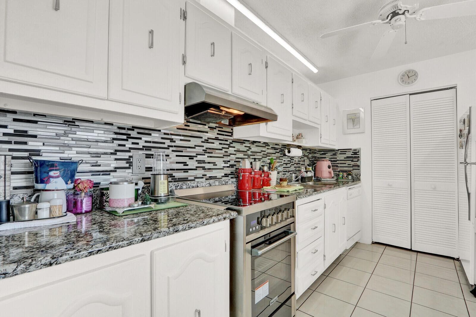 615 Laconia Circle, FL 33467 photo 3