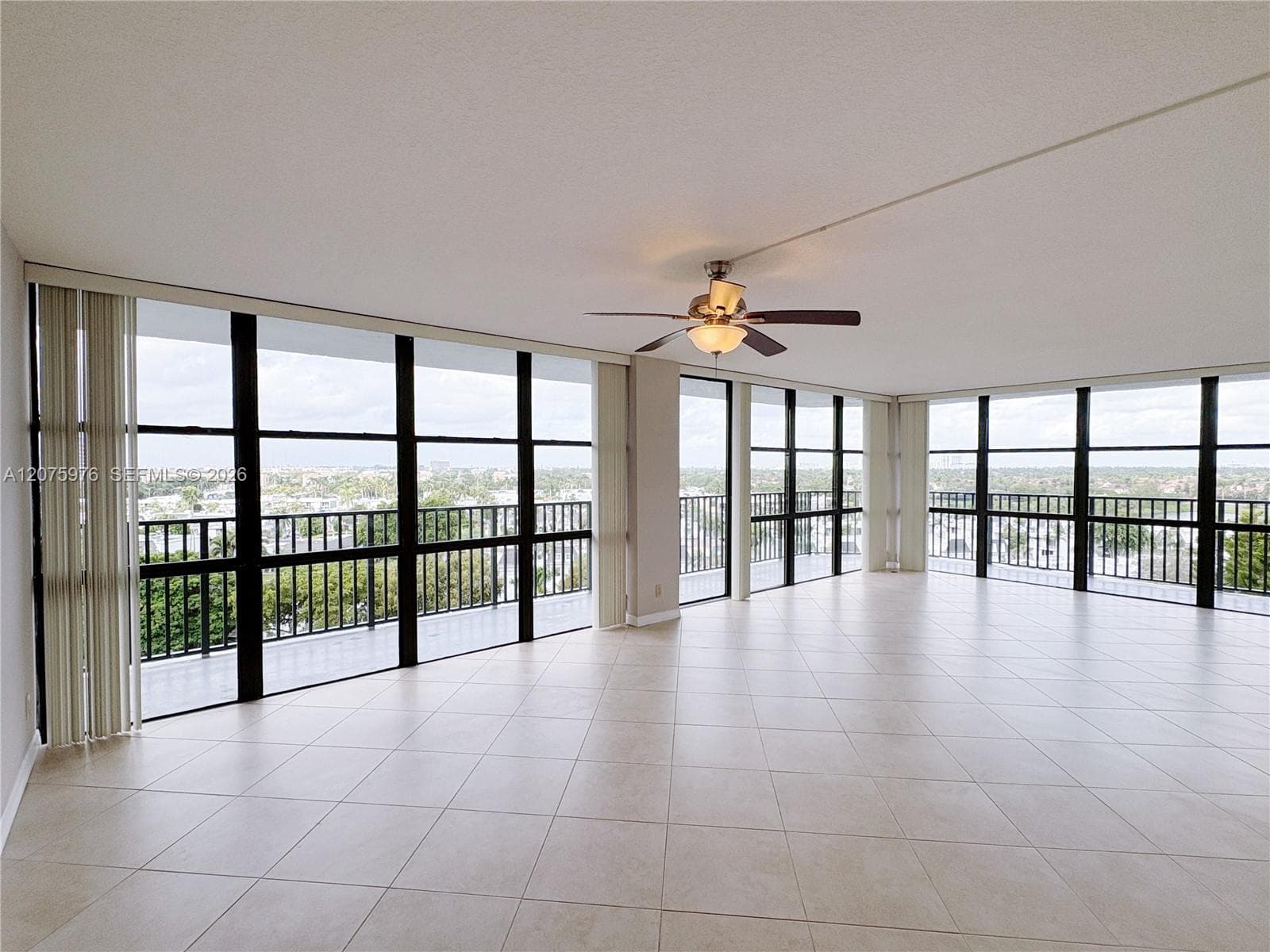 800 Parkview Dr # 909, Hallandale Beach, FL 33009 photo 3