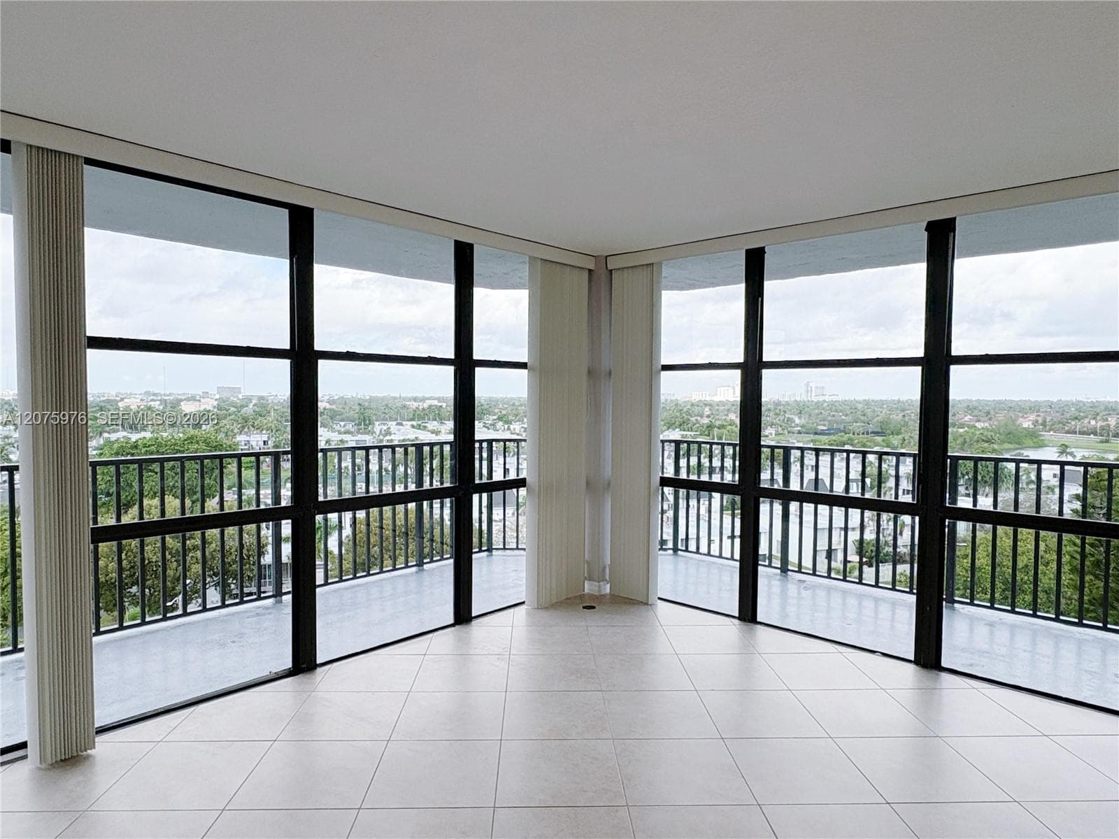 800 Parkview Dr # 909, Hallandale Beach, FL 33009 photo 5