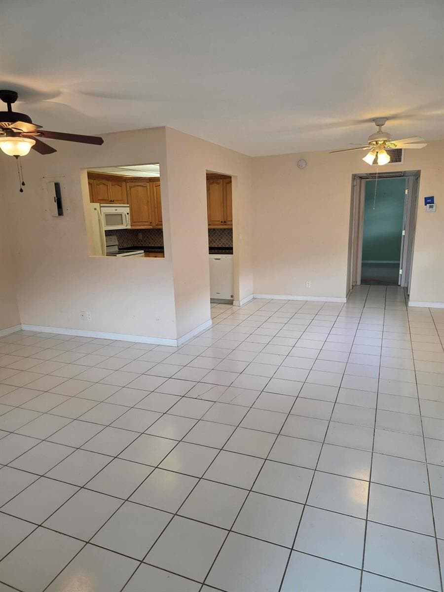 667 Saxony N, Delray Beach, FL 33446 photo 3