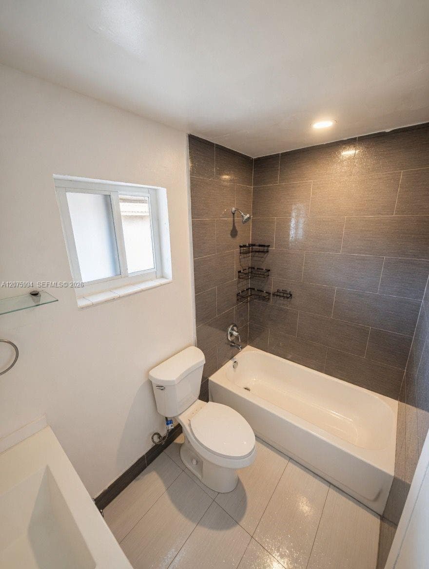 6850 W 14th Ct # B17, Hialeah, FL 33014 photo 2