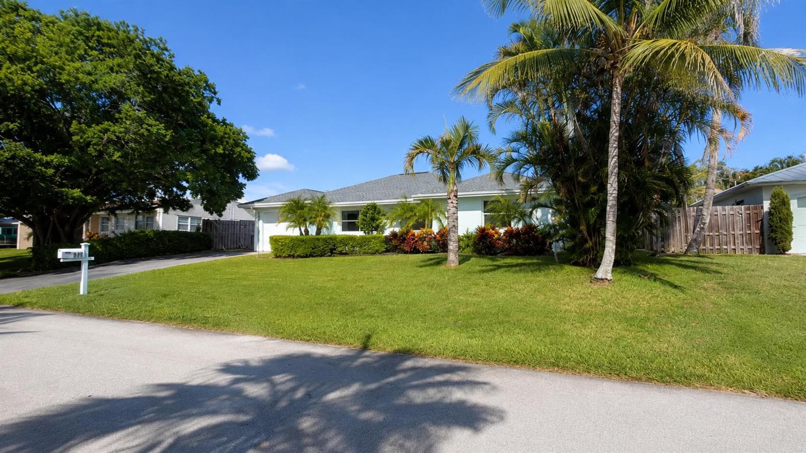 364 VENUS Avenue, Tequesta, FL 33469 photo 2