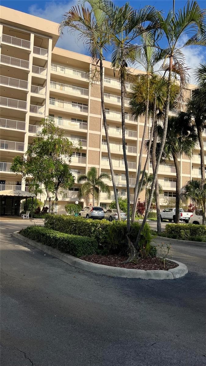 2751 N Palm Aire Dr # 502, Pompano Beach, FL 33069