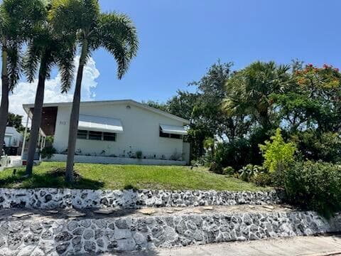 913 N B Street, FL 33460 photo 2
