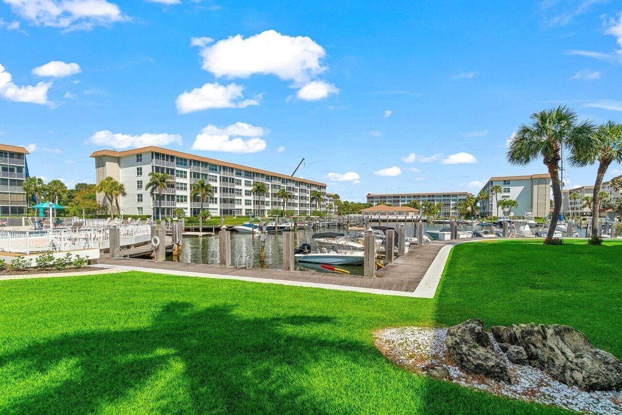 911 Gardenia Drive # 249, Delray Beach, FL 33483 photo 3