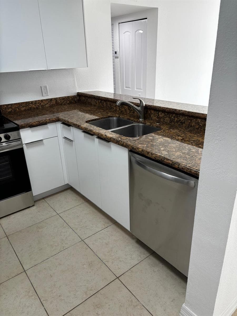 1515 LAKE CRYSTAL Drive # B, West Palm Beach, FL 33411 photo 4