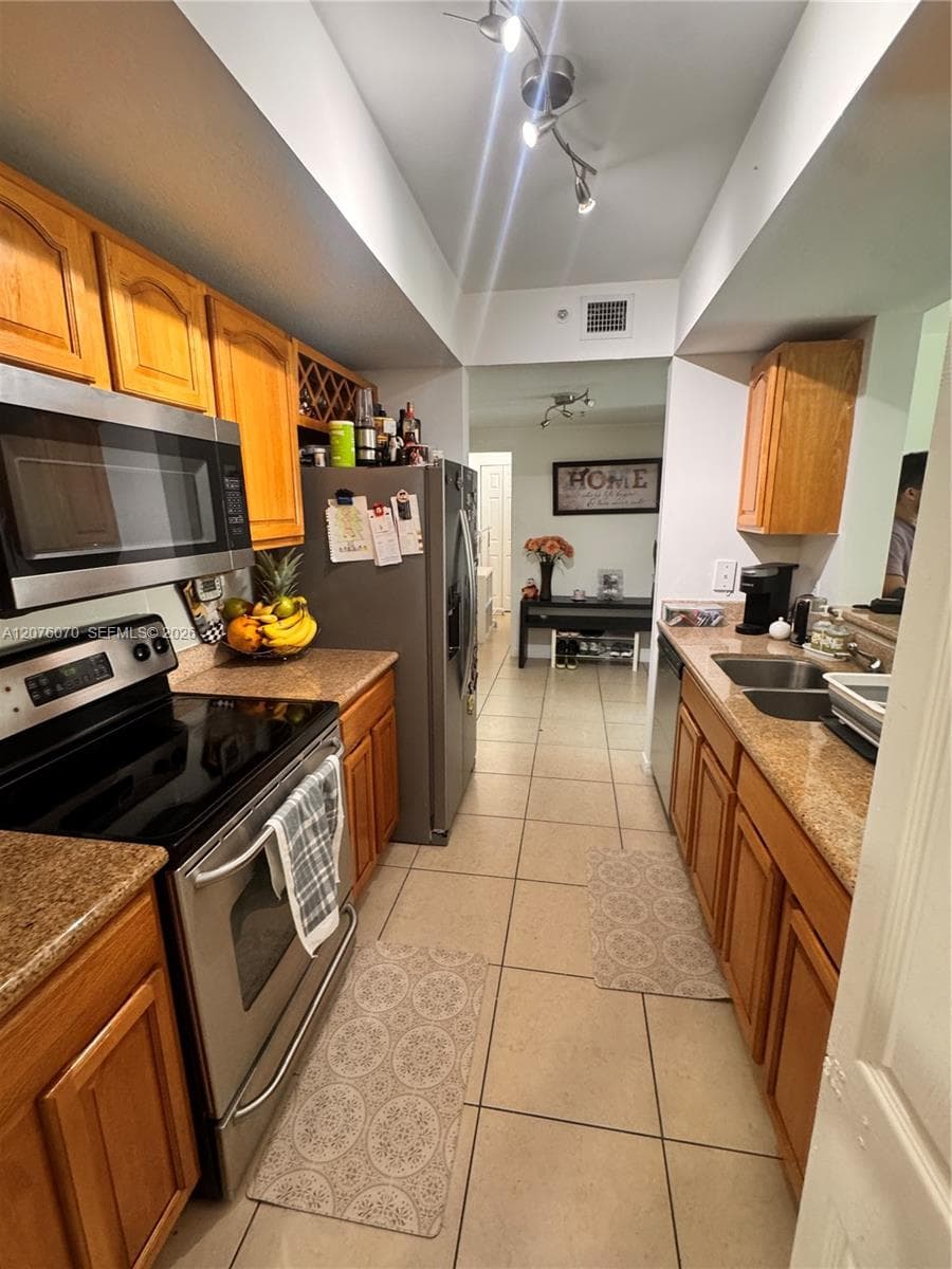 4242 NW 2nd St # 808, Miami, FL 33126 photo 5