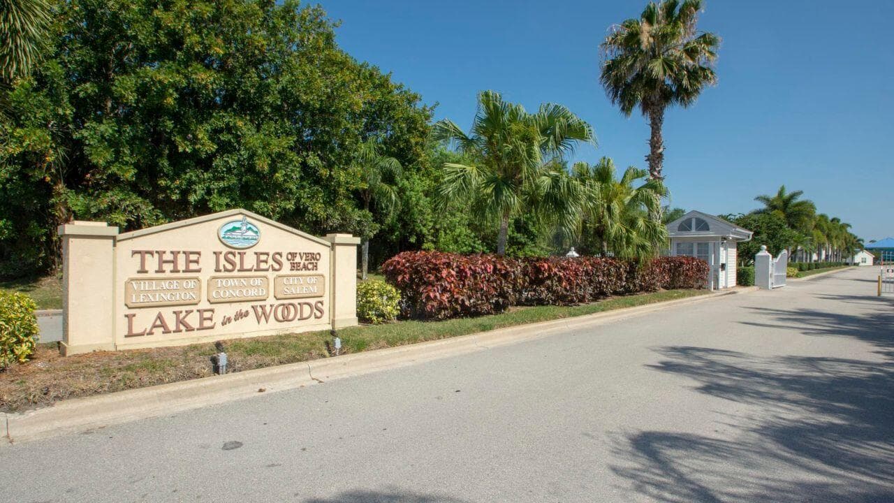 1828 AYNSLEY Way # 1, Vero Beach, FL 32966 photo 3
