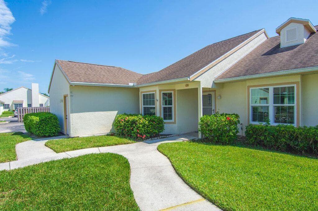 1828 AYNSLEY Way # 1, Vero Beach, FL 32966