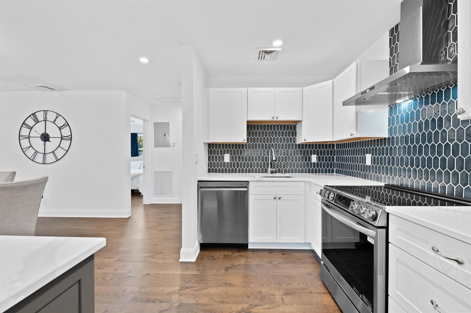 238 SW 10TH Avenue, Delray Beach, FL 33444 photo 2