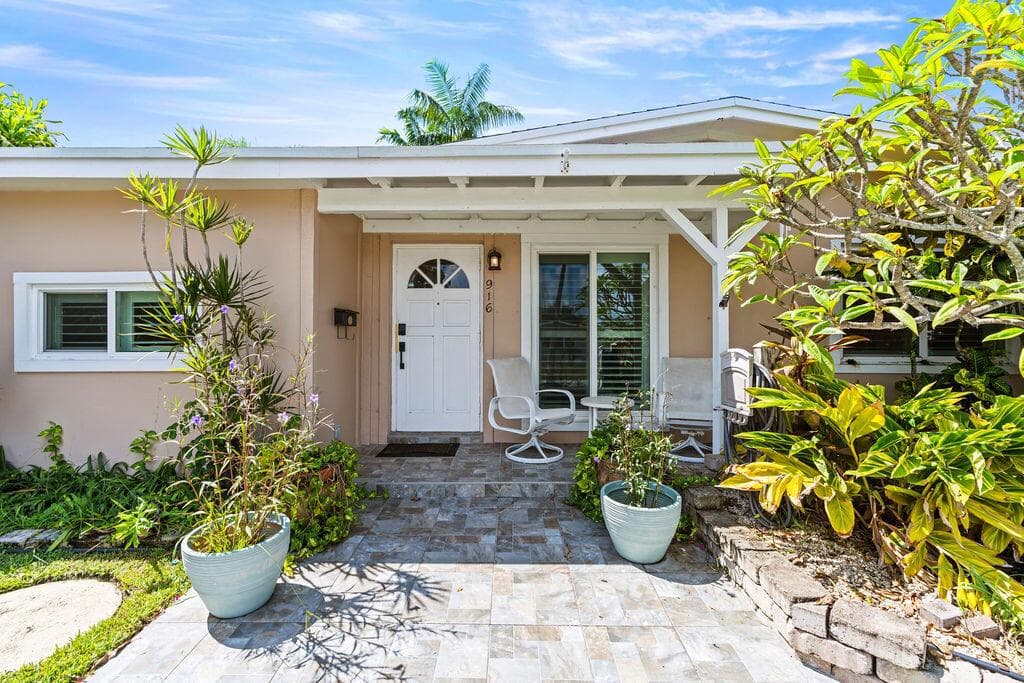 916 W DUVAL Street, Lantana, FL 33462 photo 2
