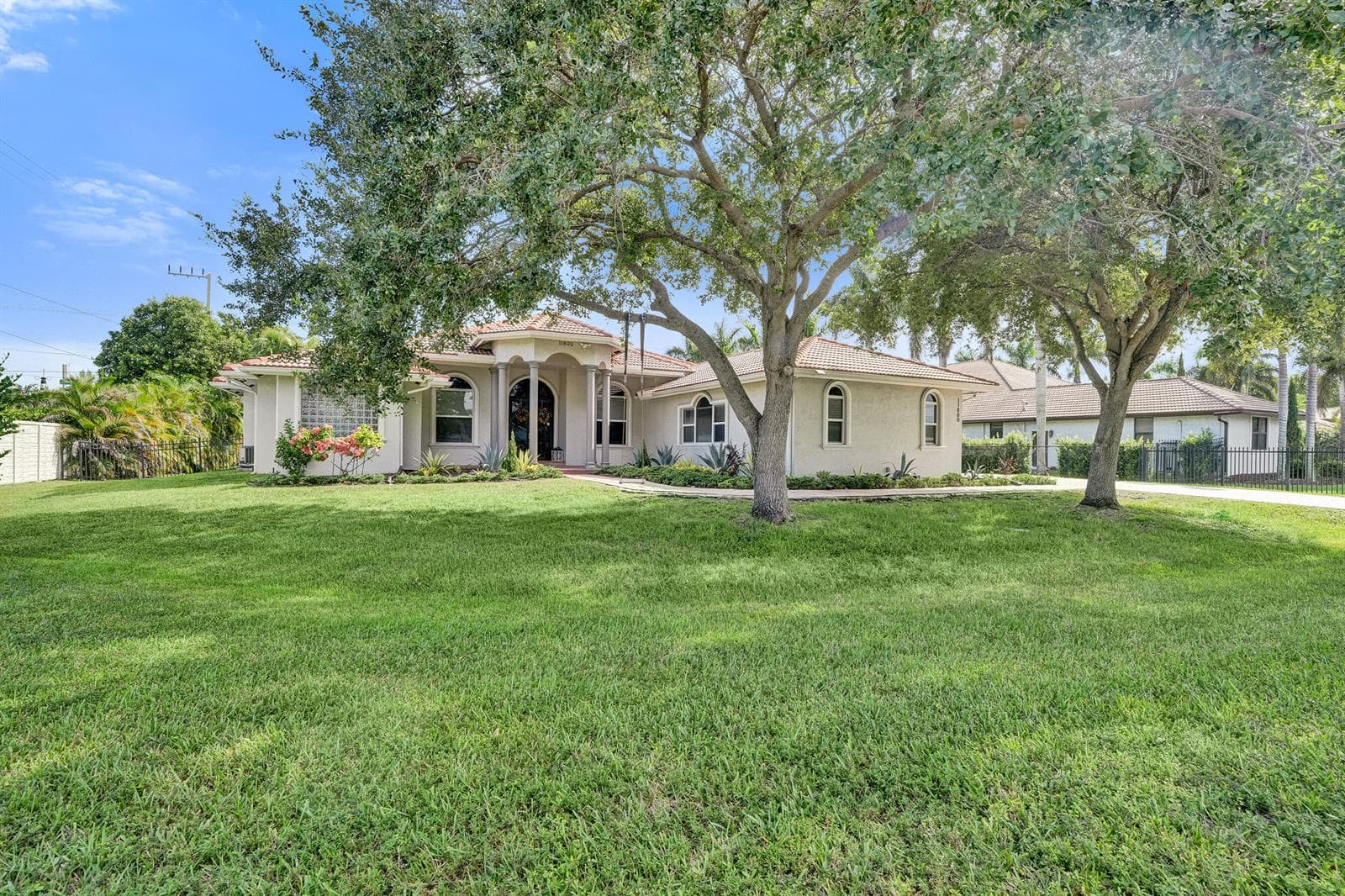11800 NW 17TH Place, Plantation, FL 33323