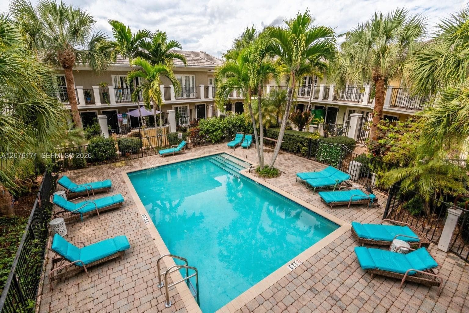 1000 Palm Trl # 8, Delray Beach, FL 33483 photo 2