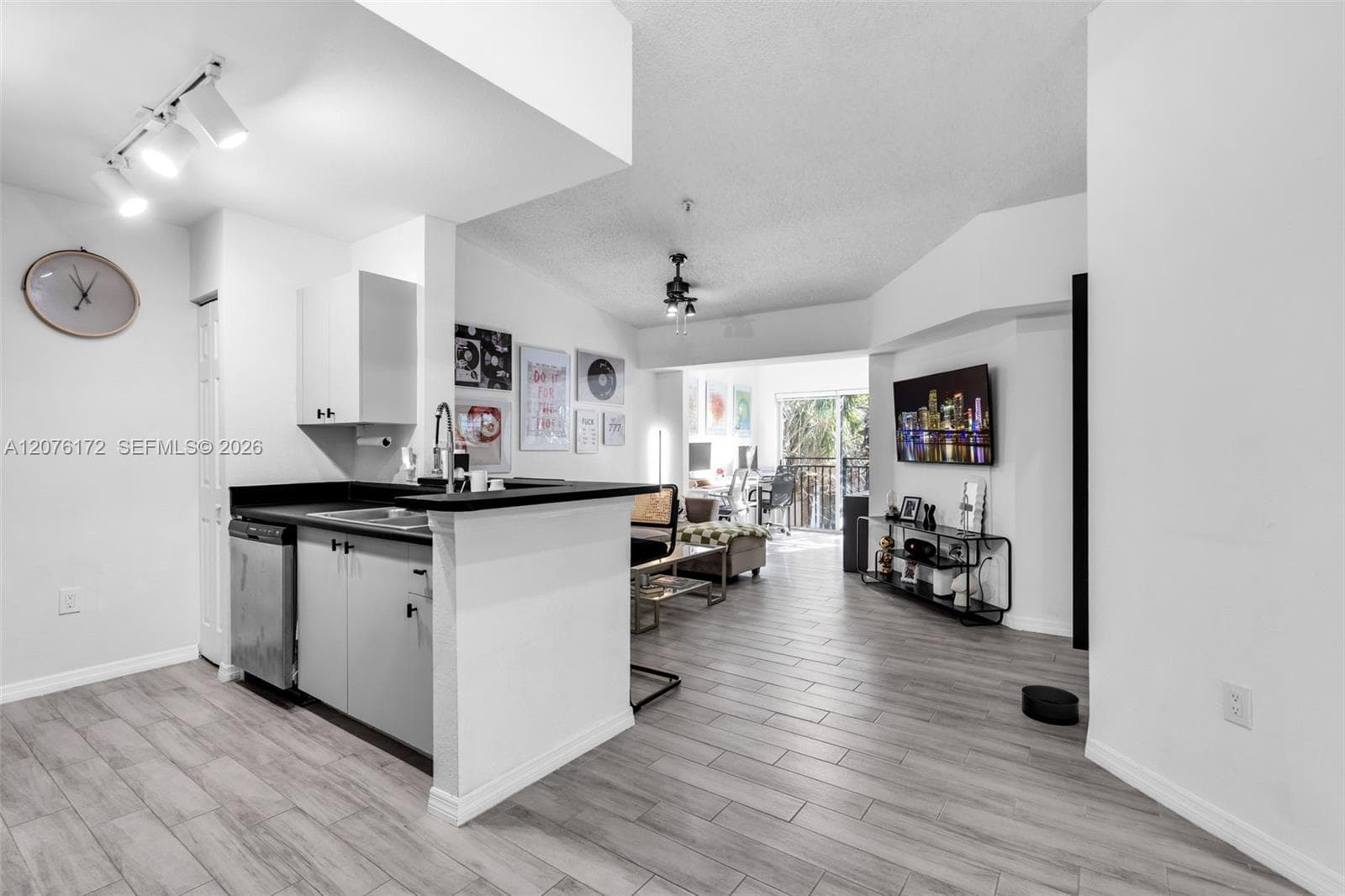 2457 Centergate Dr # 306, Miramar, FL 33025 photo 2