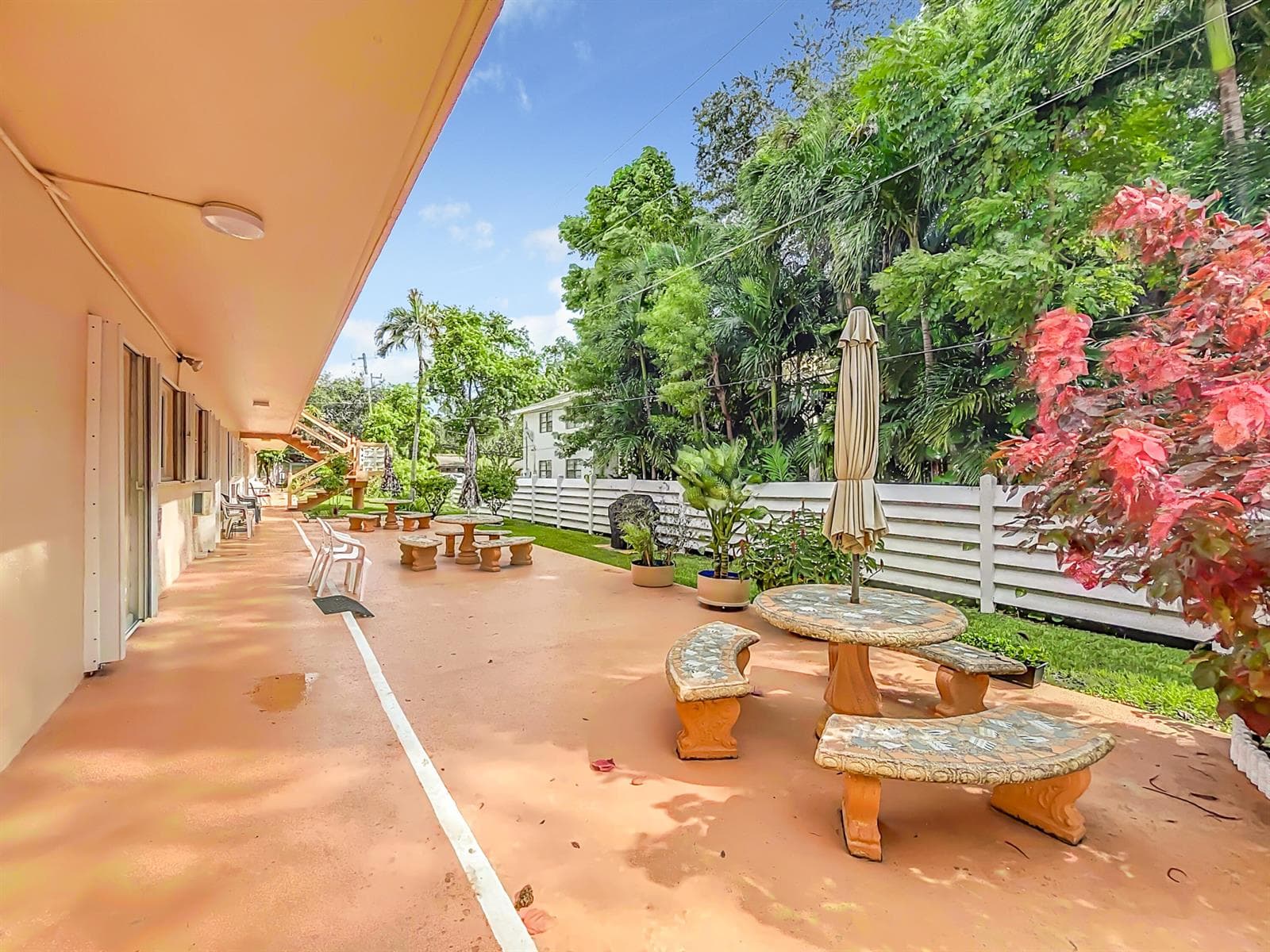 815 SW 10th Terrace # 17V, Hallandale Beach, FL 33009 photo 2