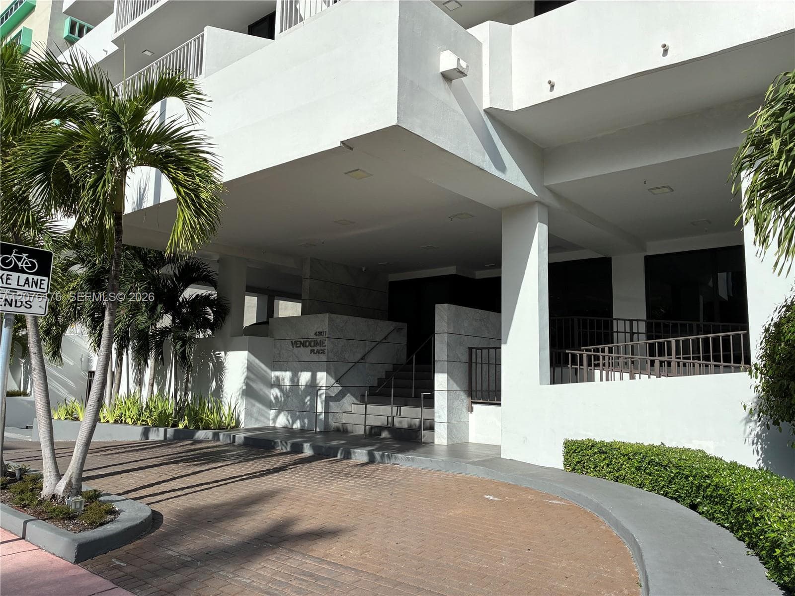 4301 Collins Ave # 402, Miami Beach, FL 33140