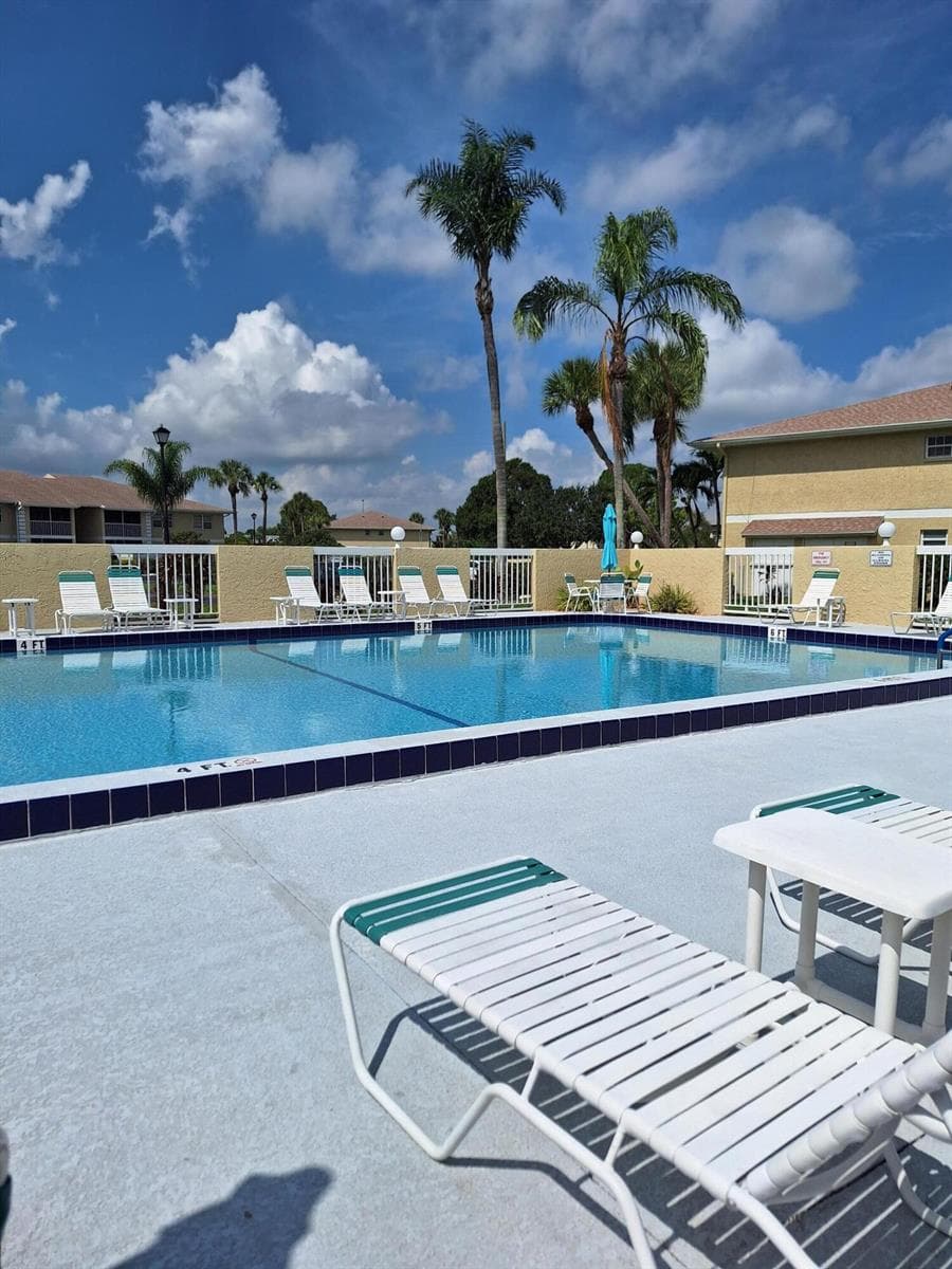 1535 SE ROYAL GREEN Circle # D102, Port St. Lucie, FL 34952 photo 2