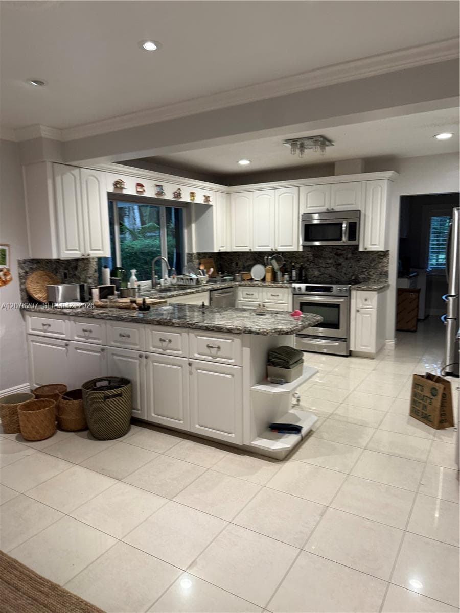 12121 SW 60th Ct, Pinecrest, FL 33156 photo 2
