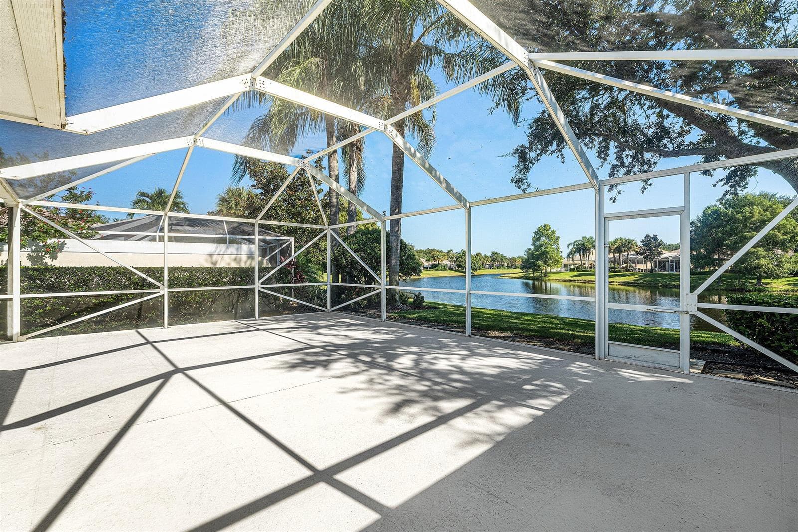 693 HUDSON BAY Drive, Palm Beach Gardens, FL 33410 photo 2