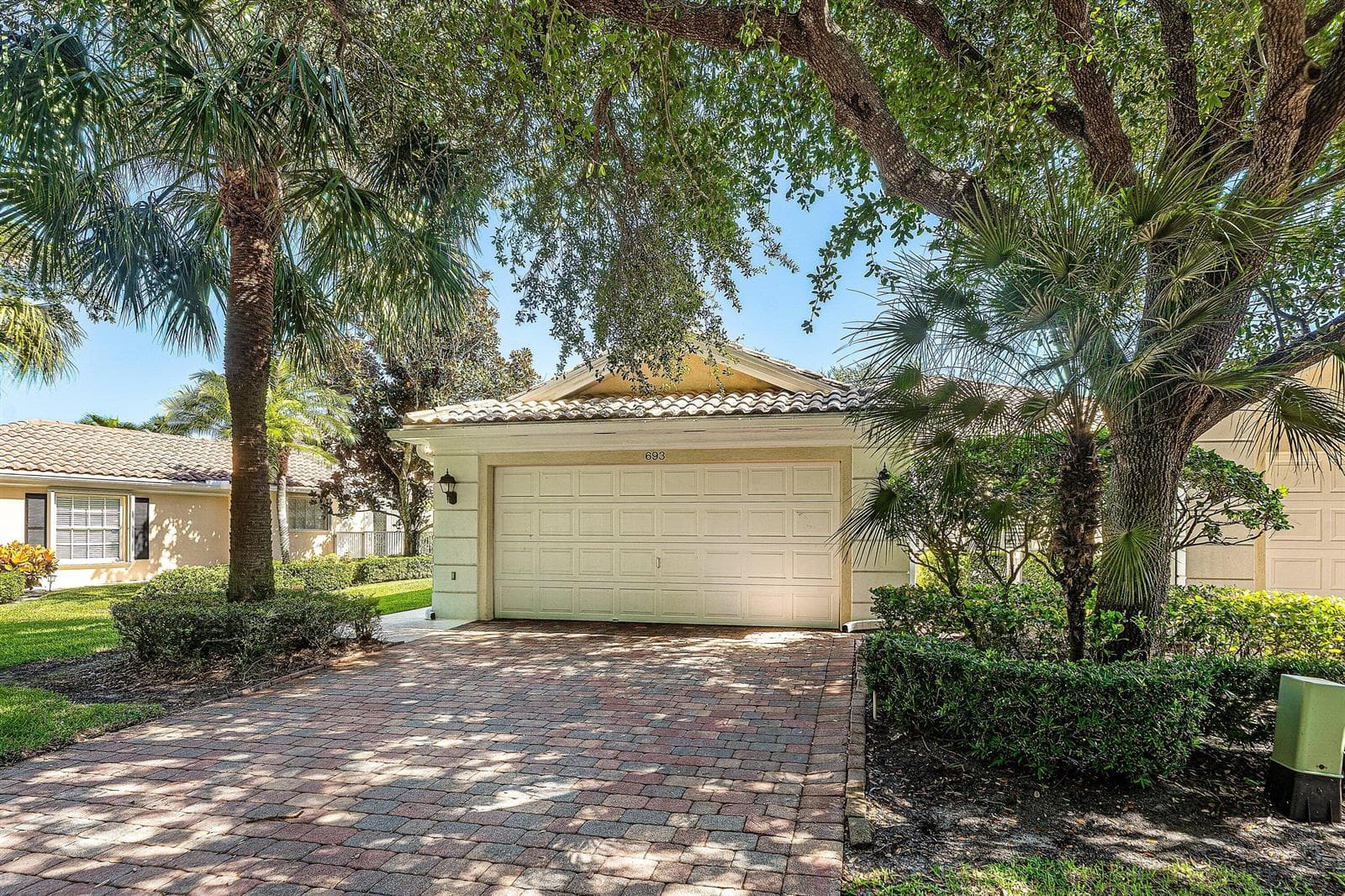 693 HUDSON BAY Drive, Palm Beach Gardens, FL 33410