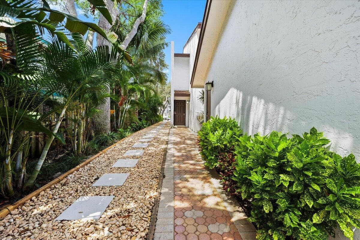 1301 N RIVERSIDE Drive # 1, Pompano Beach, FL 33062 photo 2