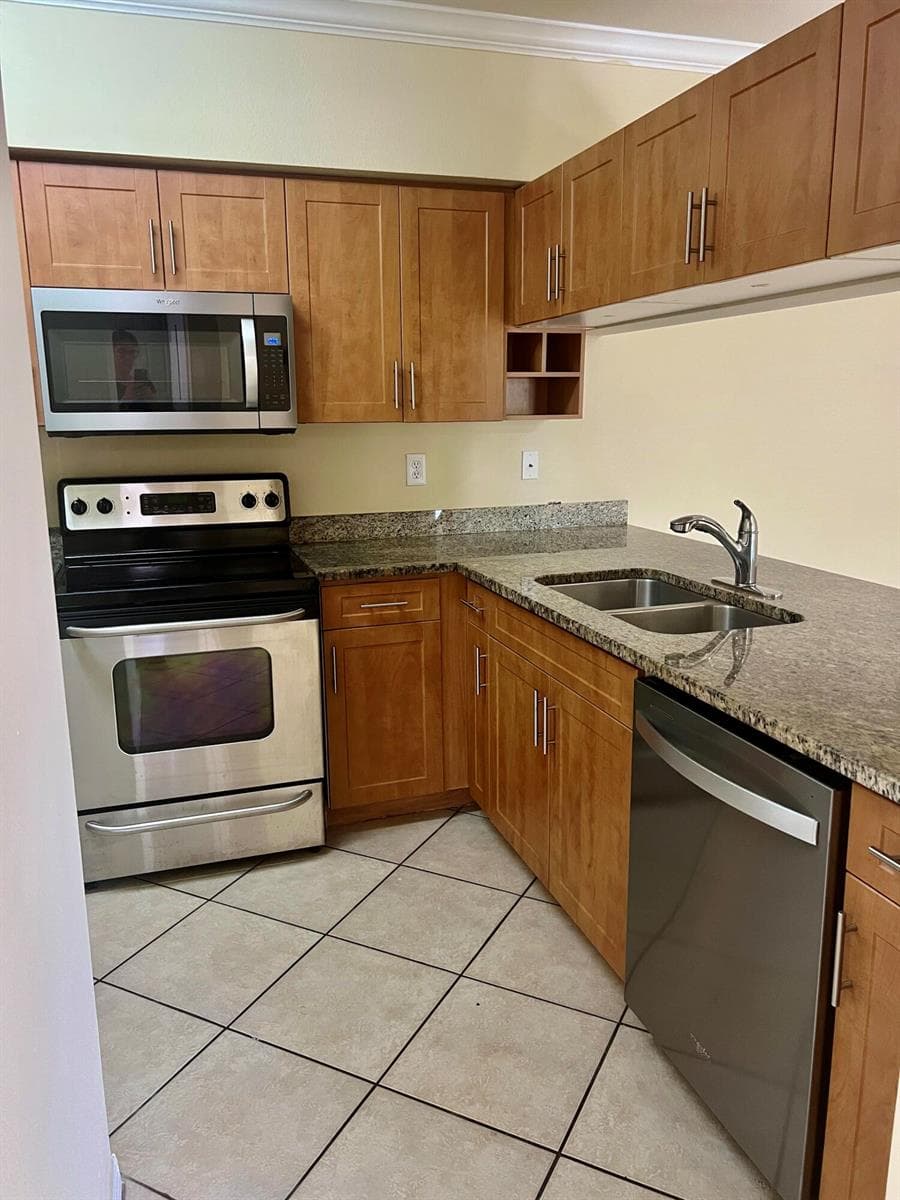 6426 EMERALD DUNES Drive # 206, West Palm Beach, FL 33411 photo 3