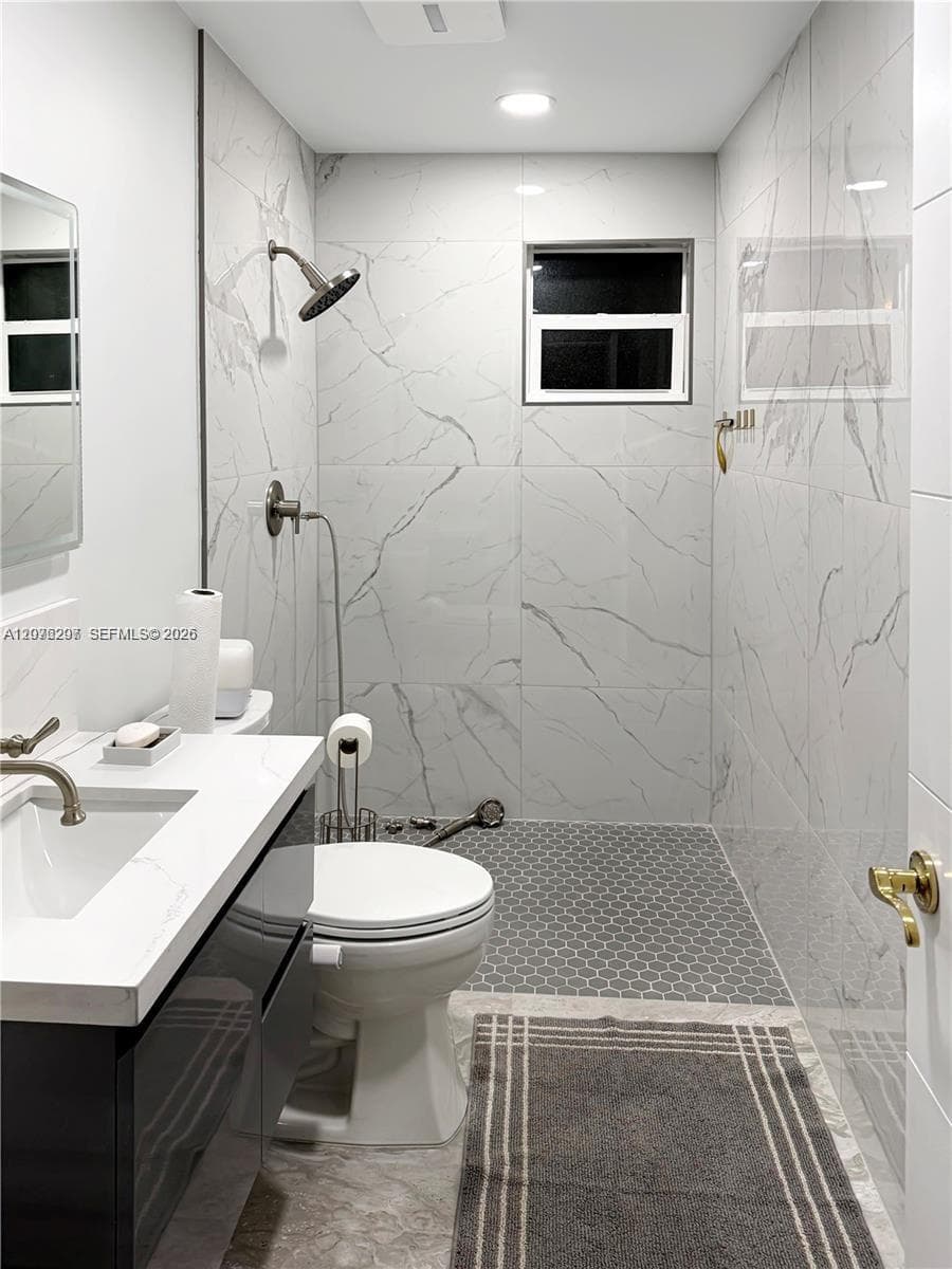 233 W 39th Pl, Hialeah, FL 33012 photo 4