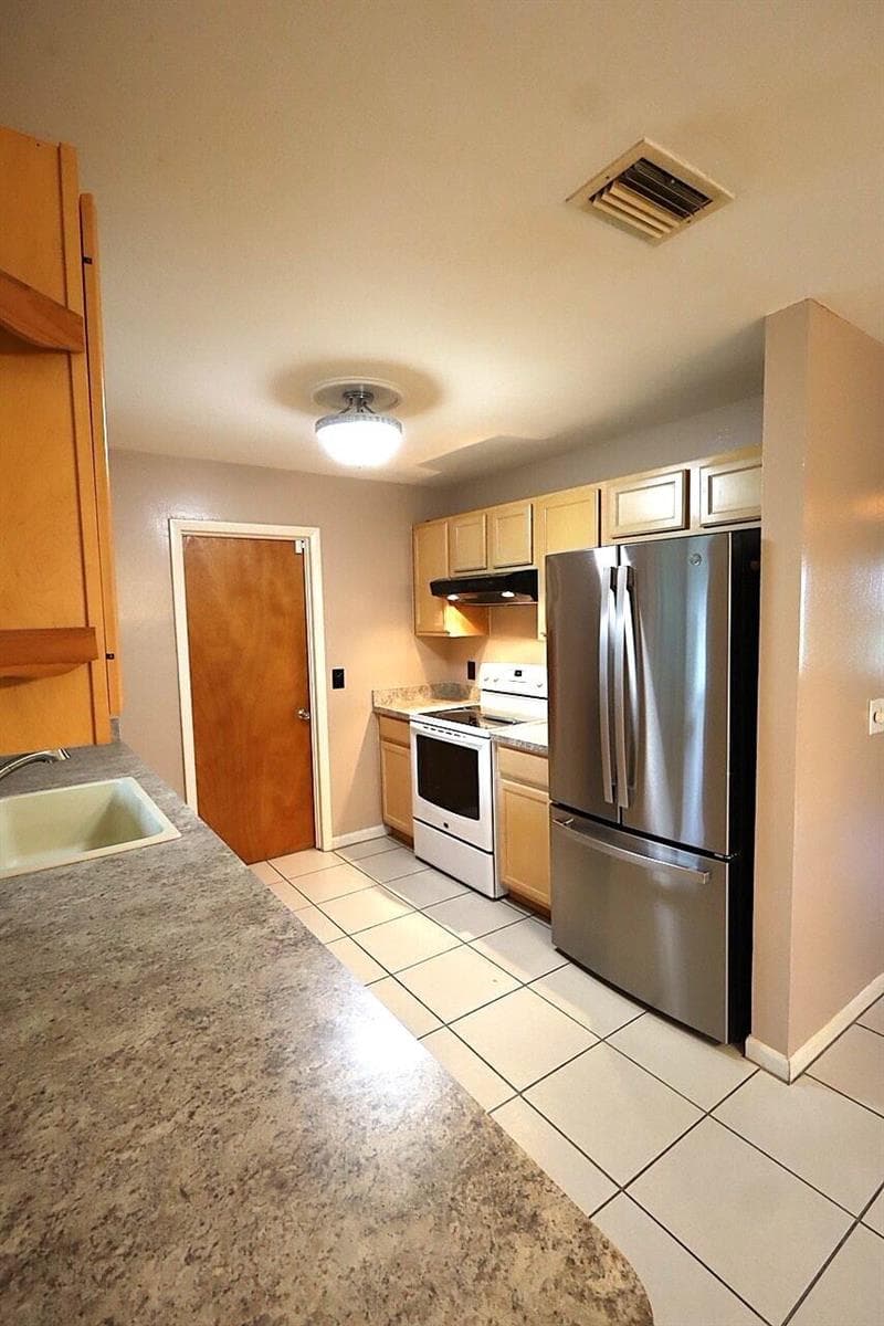 5572 SE CABLE Drive, Stuart, FL 34997 photo 3